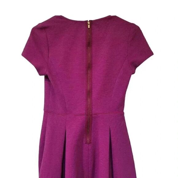 Banana Republic Women's Fuschia Poly/Cotton/Spandex V-Neck Short Sleeve Pleated - Picture 11 of 14